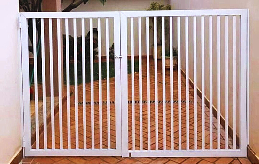 Portão de alumínio para proteção de pets, foto real de obra da EsquadriArt